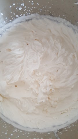 gluten free whippd cream, keto freindly whipped cream, low carb whipped cream, sugar free whipped cream